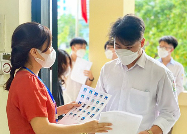 Trọn bộ kinh nghiệm đi thi tốt nghiệp THPT 2025 từ chuẩn bị đến làm bài